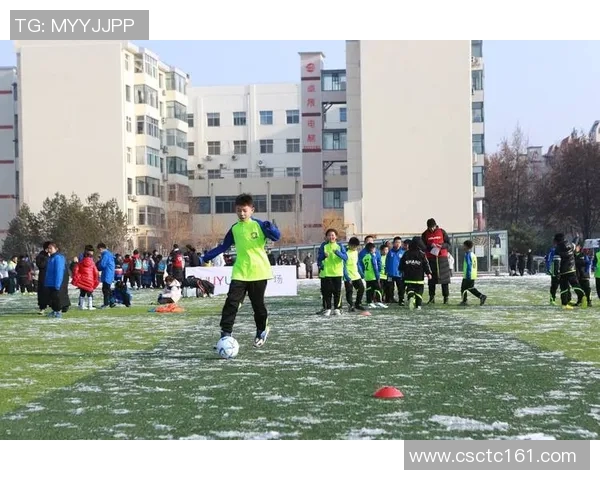 小学生足球趣味游戏探索提升团队合作与运动技能的最佳选择